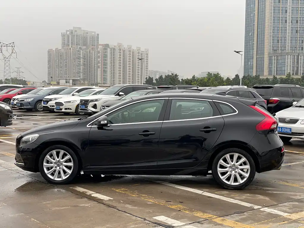 VOLVO V40 2013