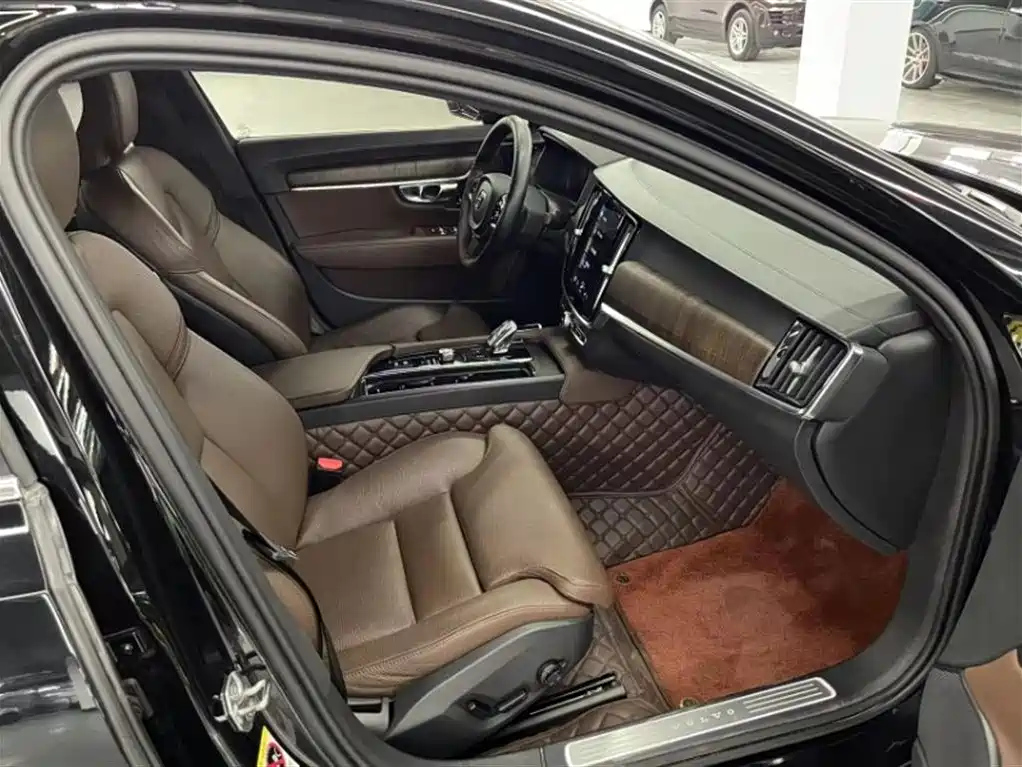 VOLVO S90 2021
