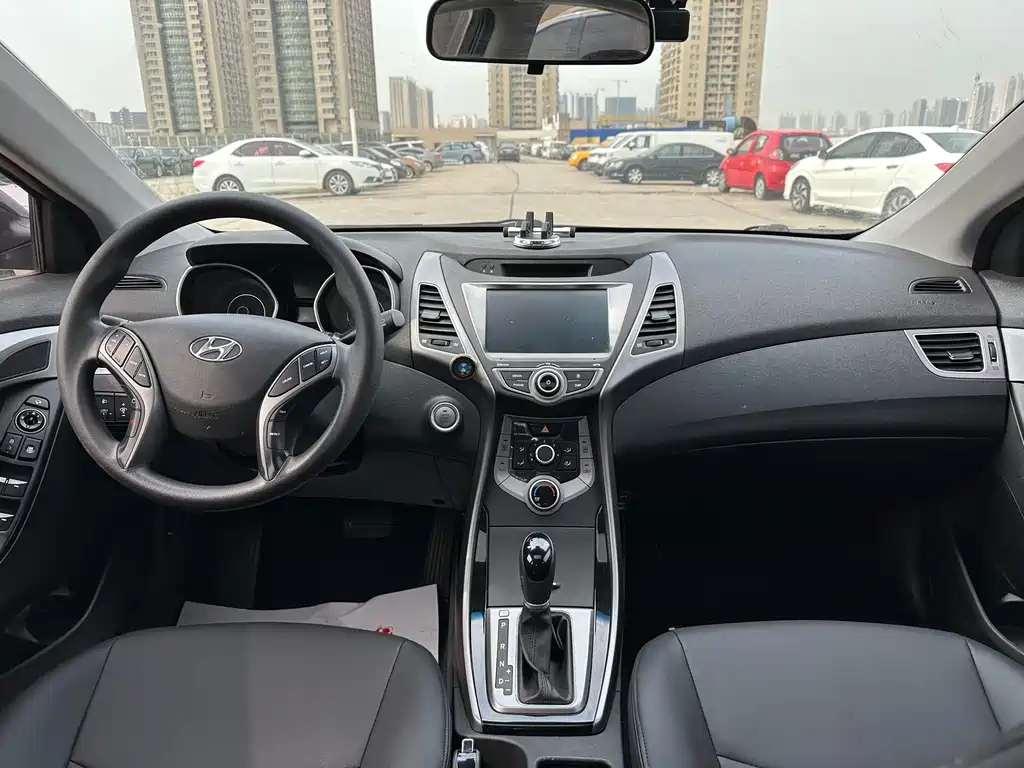 HYUNDAI ELANTRA 2016