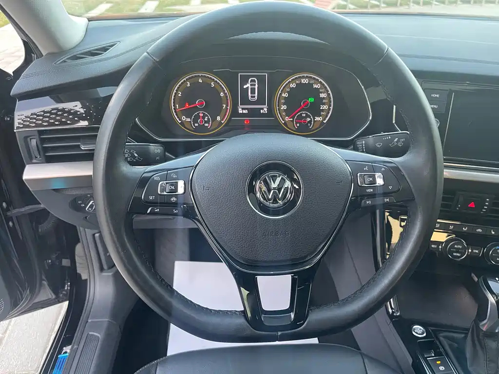 VOLKSWAGEN PASSAT 2020