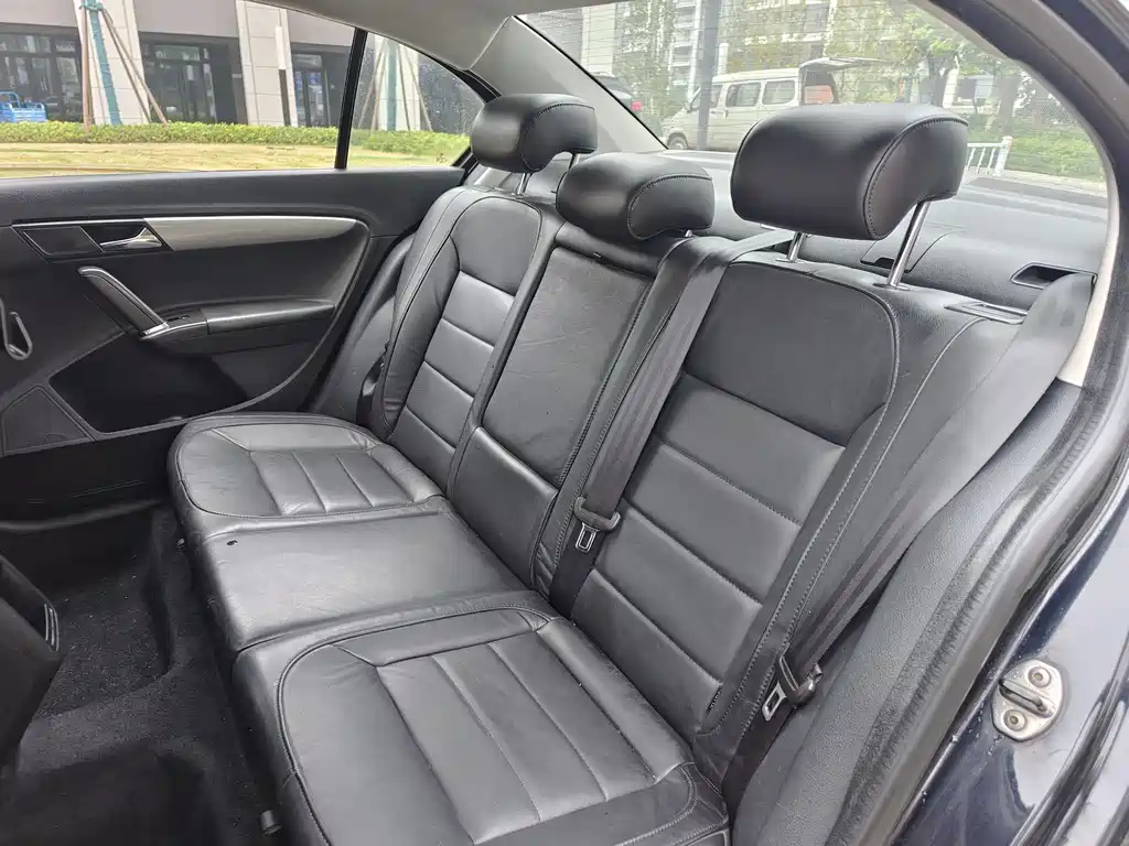 VOLKSWAGEN LAVIDA 2015