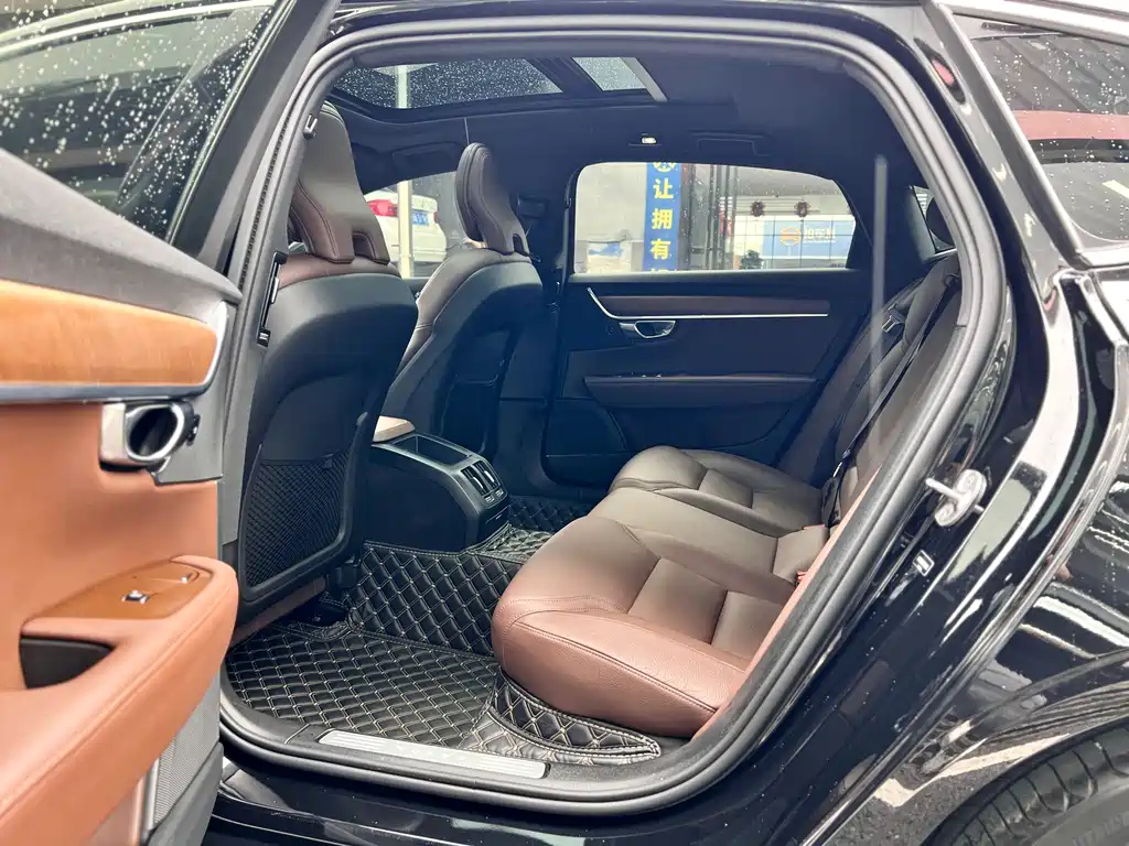 VOLVO S90 2022