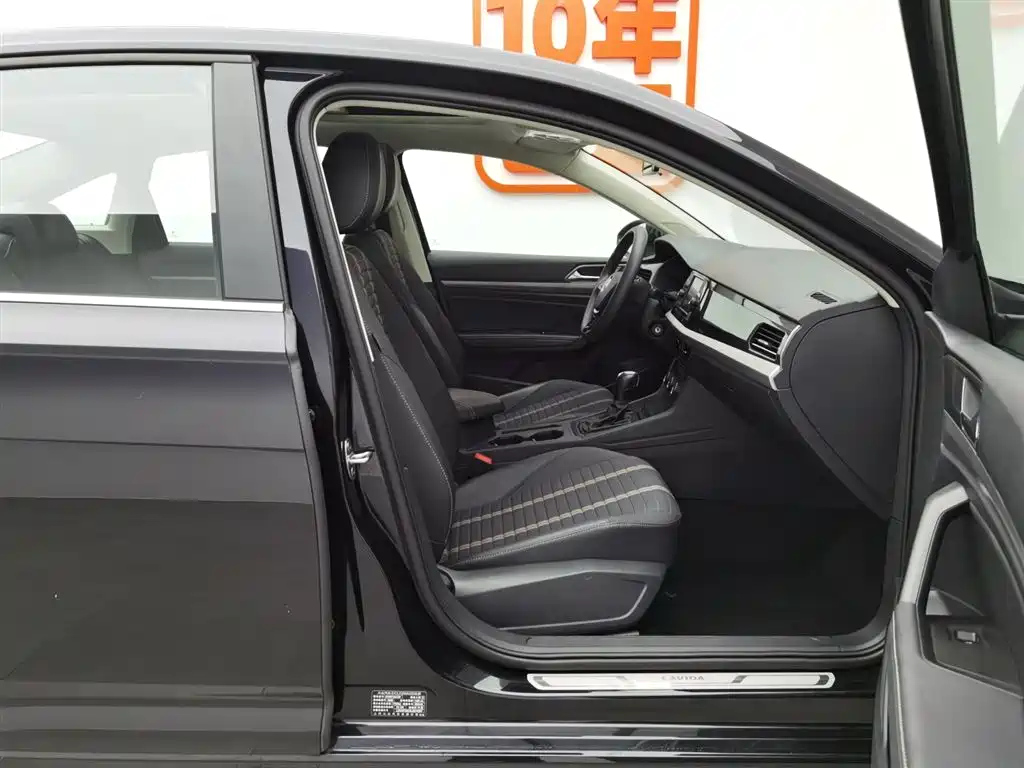 VOLKSWAGEN LAVIDA 2020