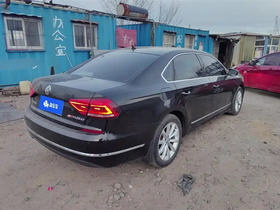 VOLKSWAGEN PASSAT 2017