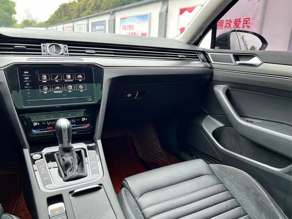 VOLKSWAGEN MAGOTAN 2020