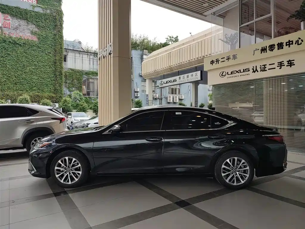 LEXUS ES 2022