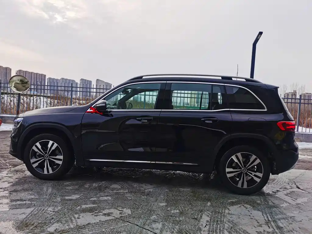 MERCEDES BENZ GLB 2024