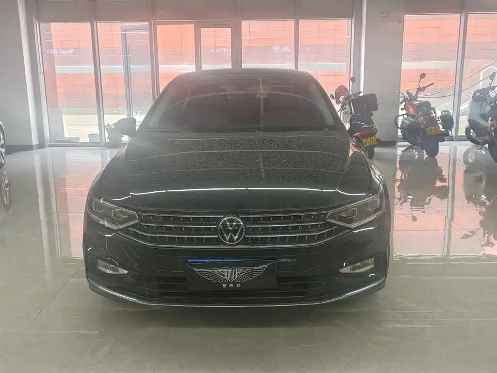 VOLKSWAGEN MAGOTAN 2023