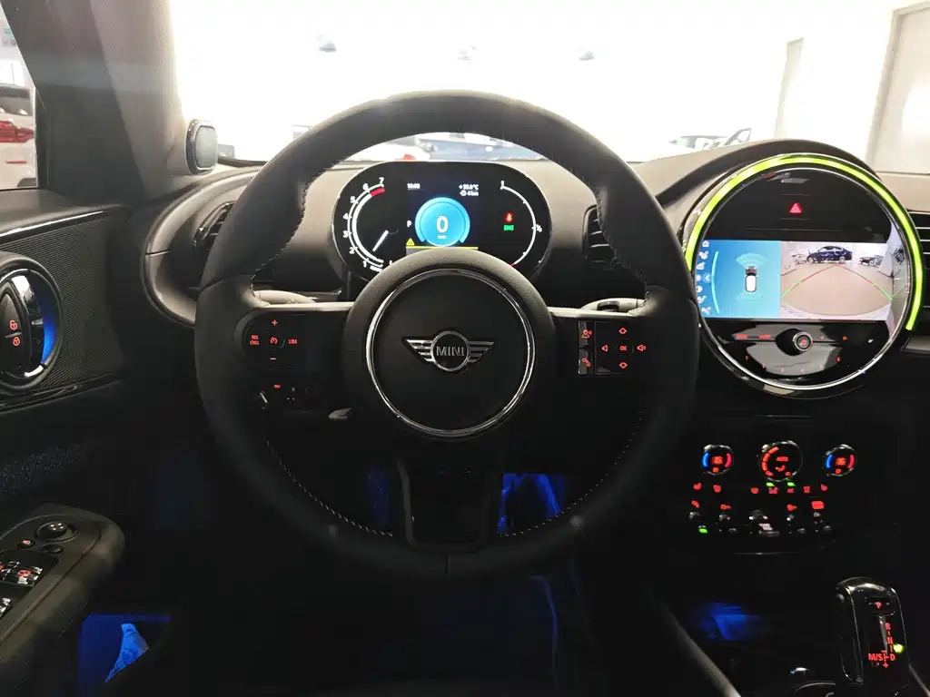 MINI CLUBMAN 2023