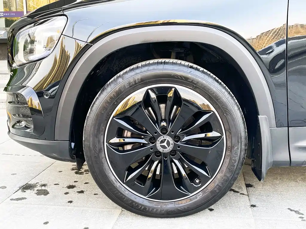 MERCEDES BENZ GLB 2023