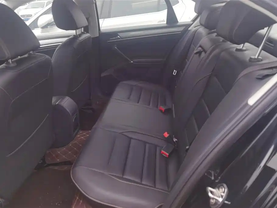 VOLKSWAGEN BORA 2017