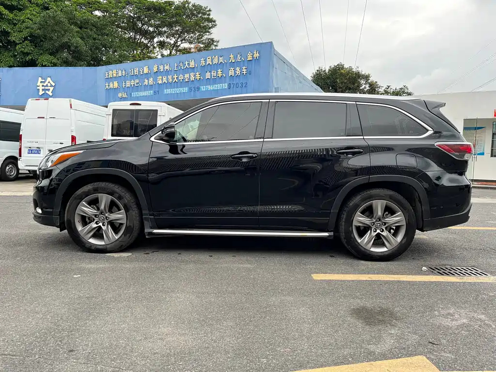 TOYOTA HIGHLANDER 2017