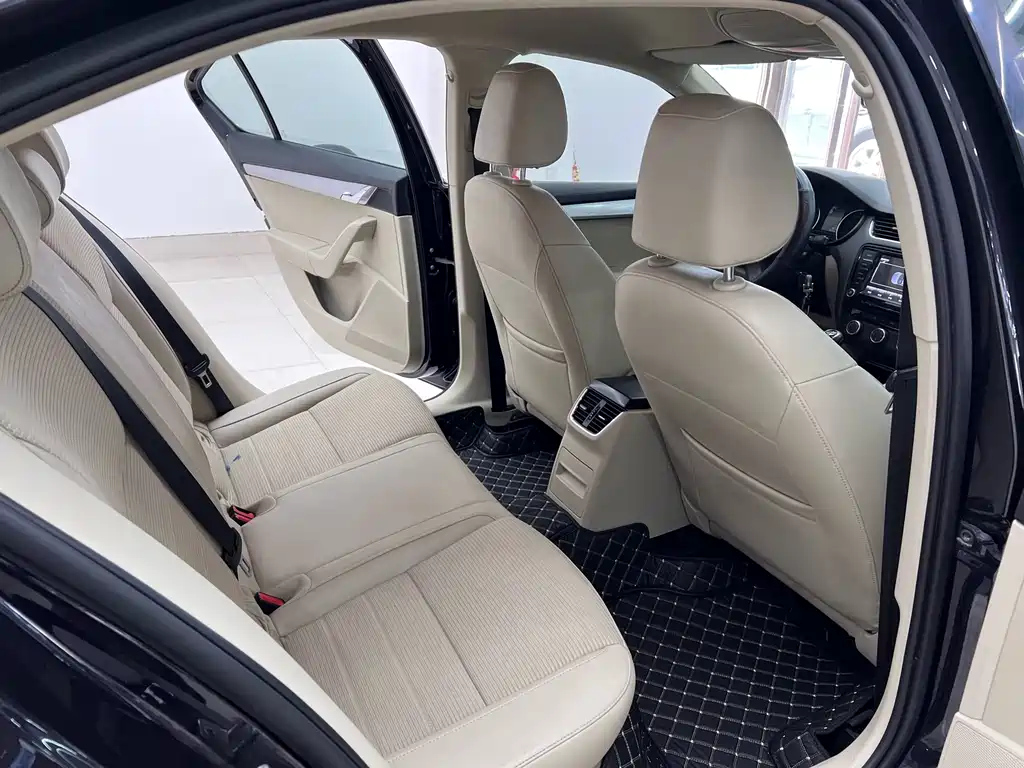SKODA OCTAVIA 2014