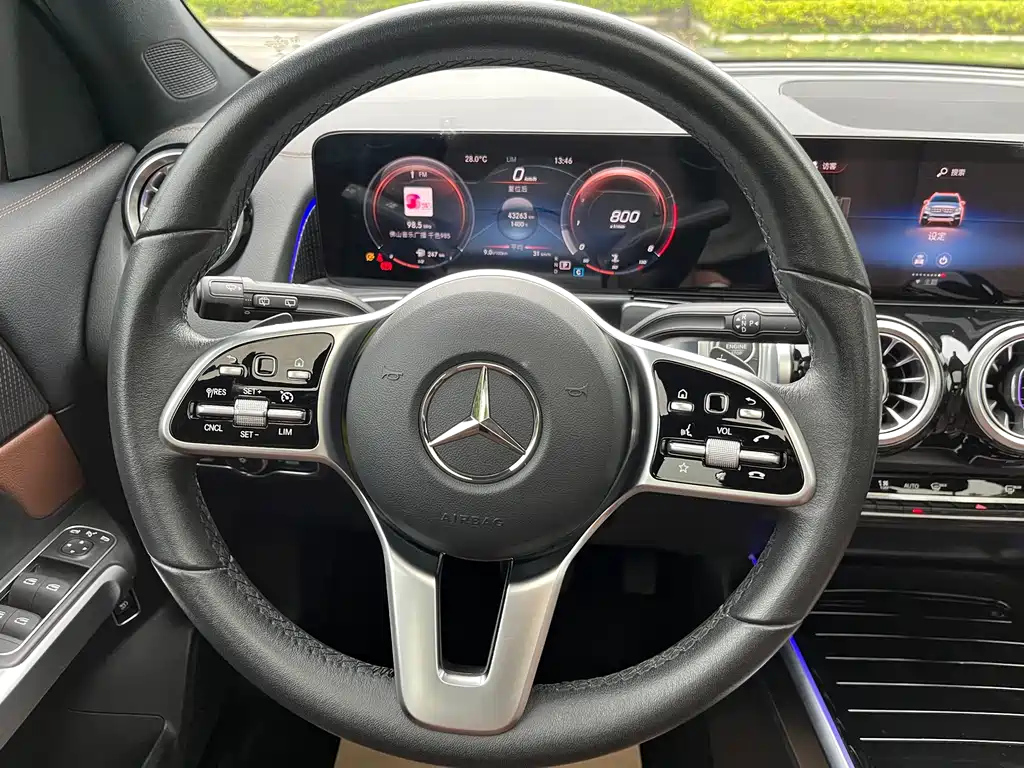 MERCEDES BENZ GLB 2021