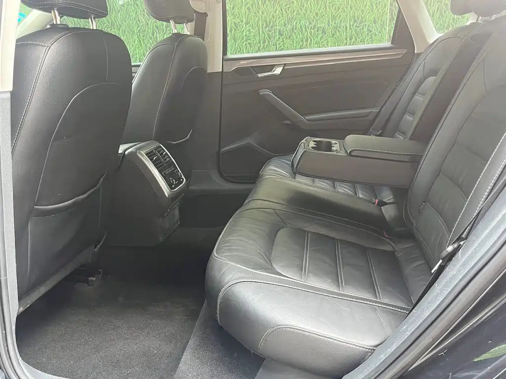 VOLKSWAGEN PASSAT 2017