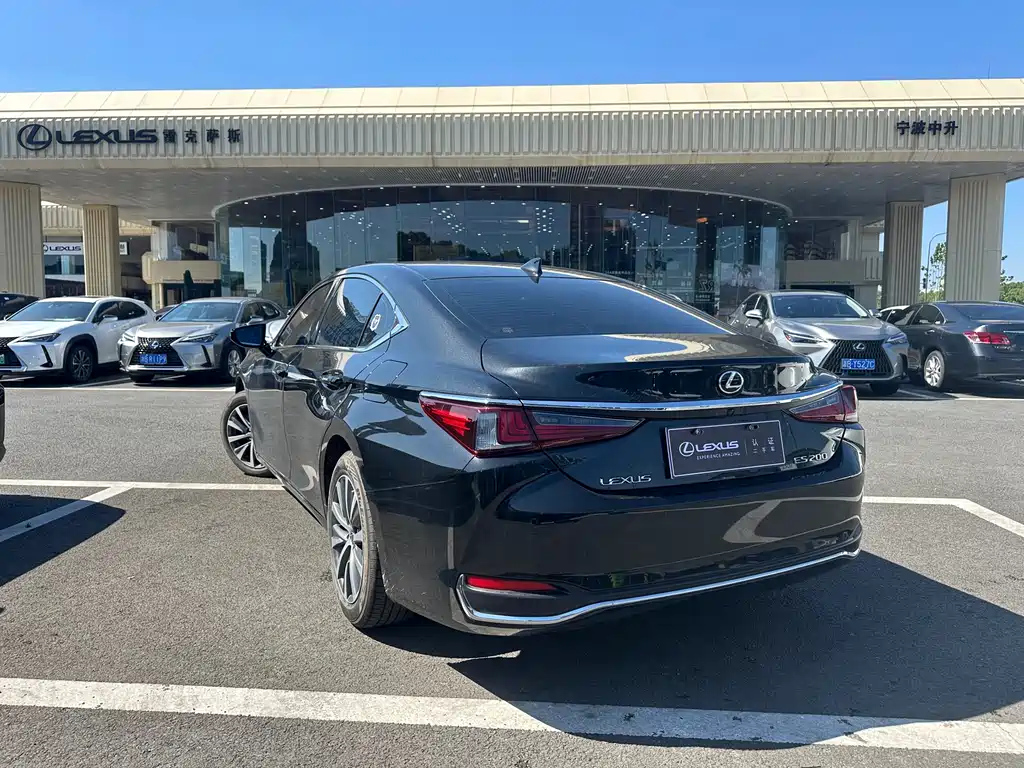 LEXUS ES 2021