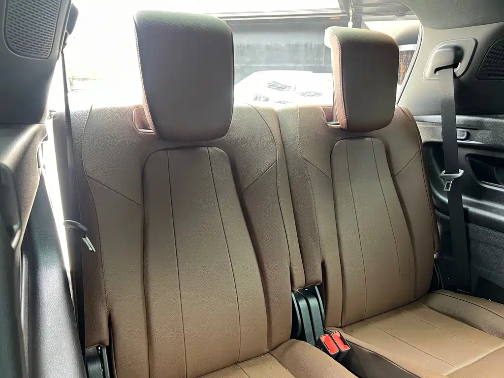 MERCEDES BENZ GLB 2023