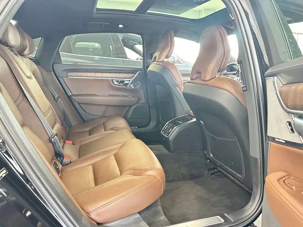 VOLVO S90 2024