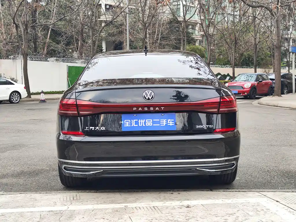 VOLKSWAGEN PASSAT 2024
