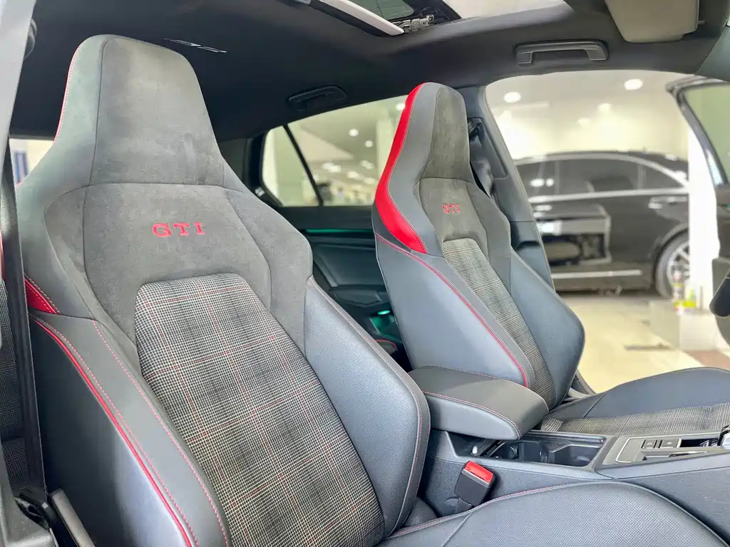 VOLKSWAGEN GOLF GTI 2021