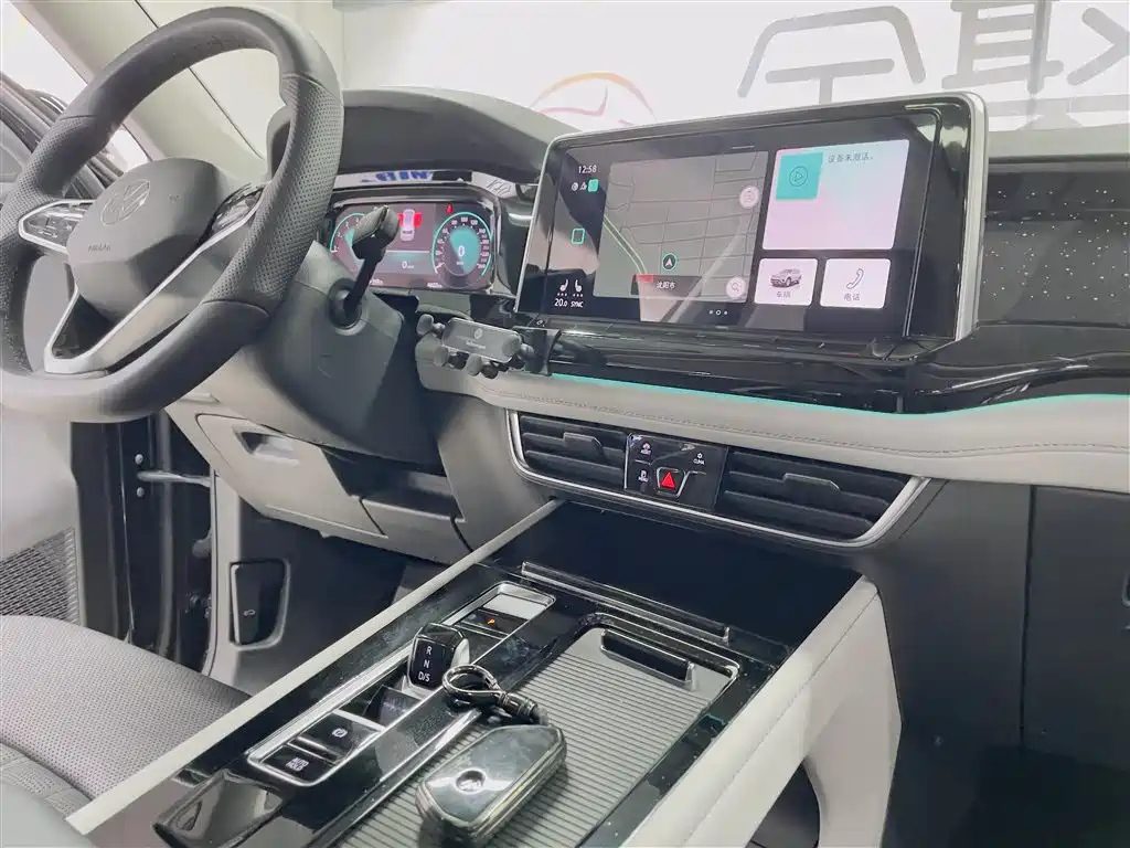 VOLKSWAGEN TOURAN 2023