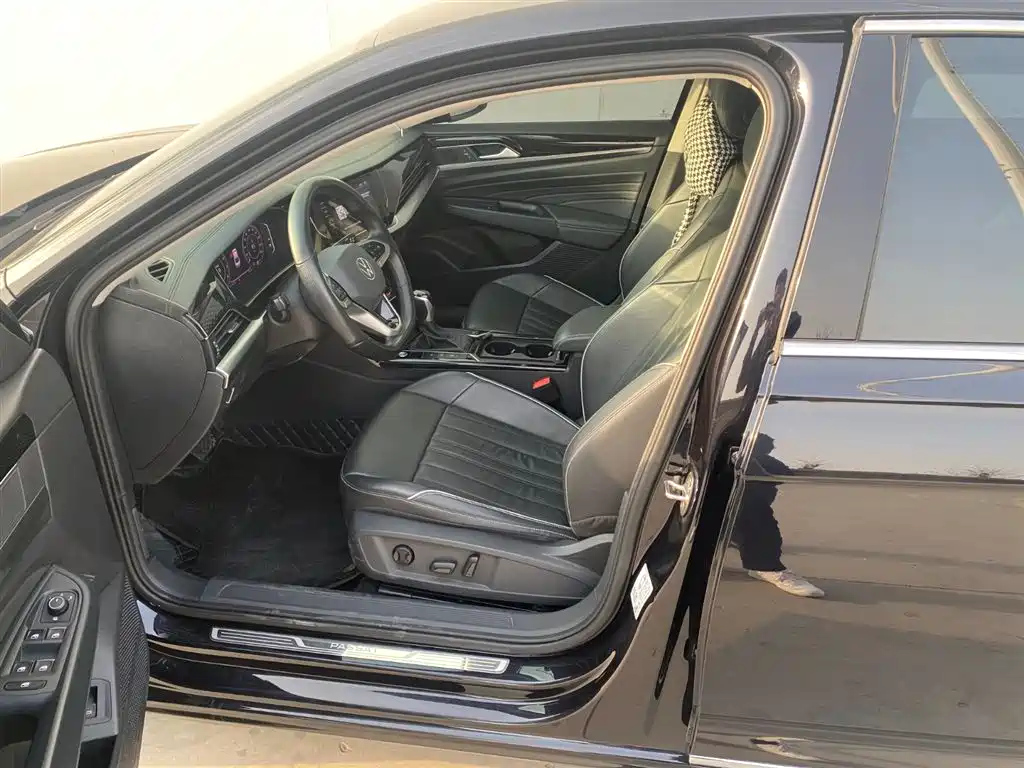 VOLKSWAGEN PASSAT 2022