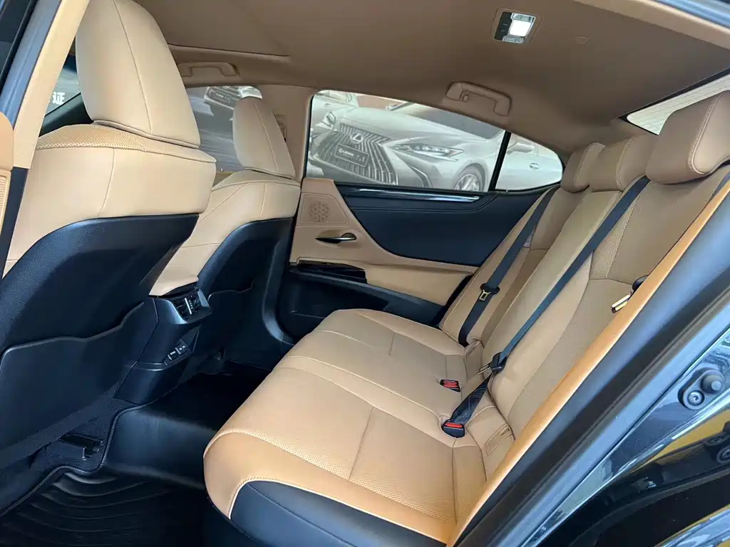 LEXUS ES 2022