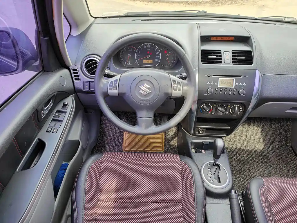 SUZUKI SX4 2011