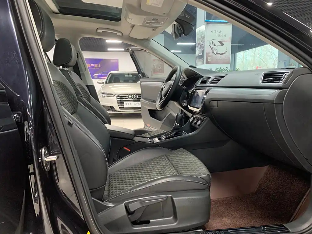 SKODA SUPERB 2017
