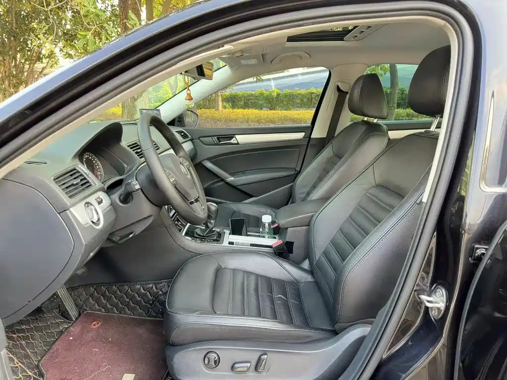 VOLKSWAGEN PASSAT 2015