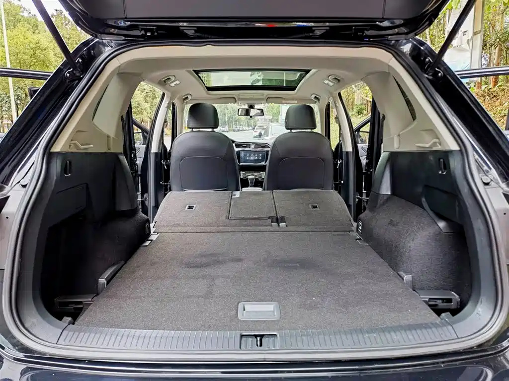 VOLKSWAGEN TIGUAN L 2021