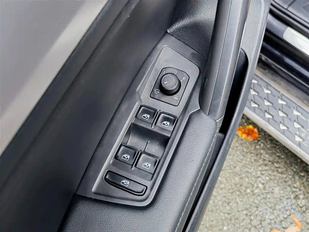 VOLKSWAGEN TIGUAN L 2021