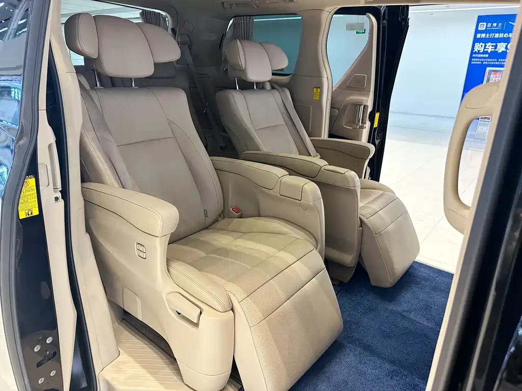 TOYOTA ALPHARD 2012