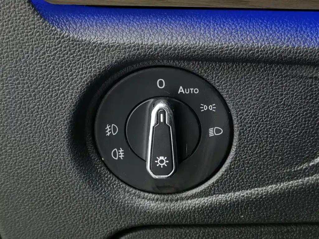 VOLKSWAGEN PASSAT 2019