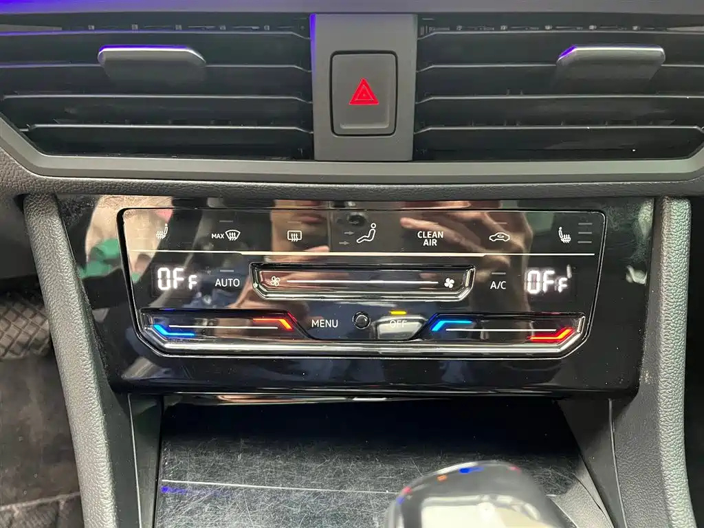 VOLKSWAGEN SAGITAR 2020