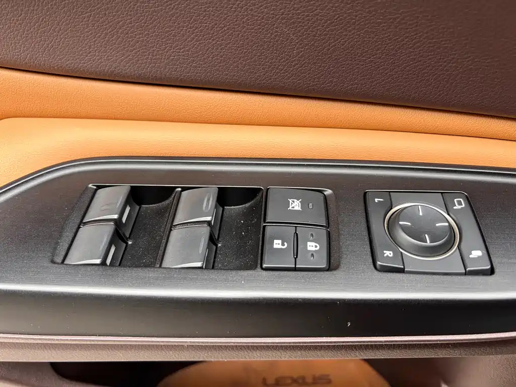 LEXUS ES 2019