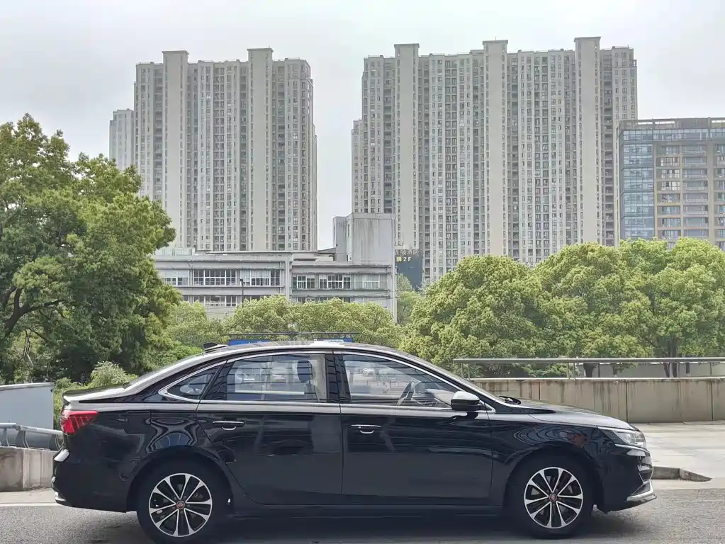 ROEWE I6 NEW ENERGY 2020