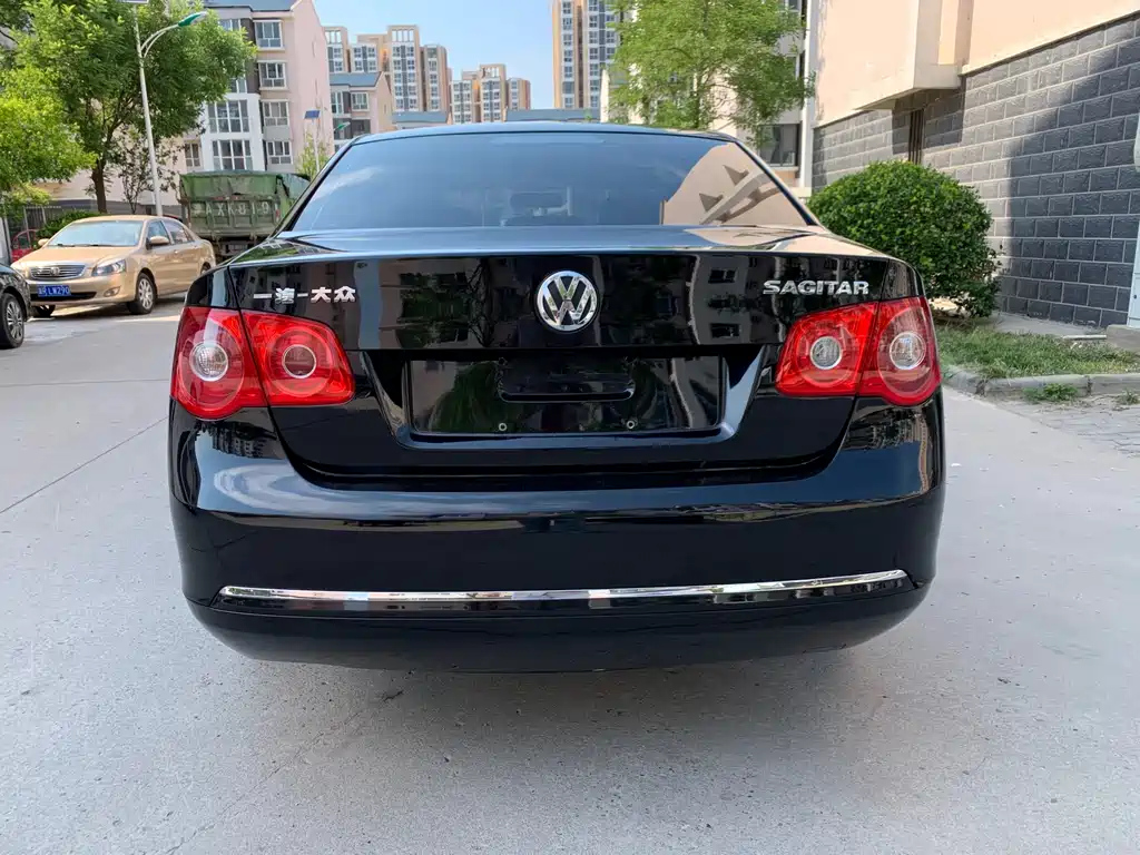 VOLKSWAGEN SAGITAR 2011