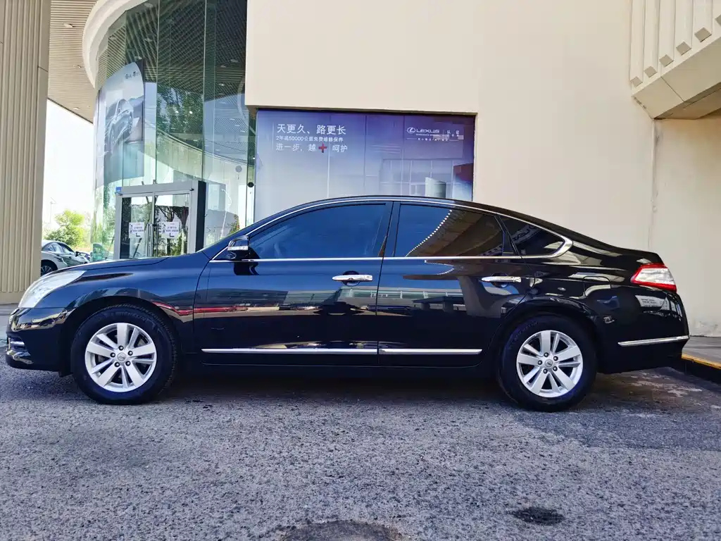 NISSAN TEANA 2011