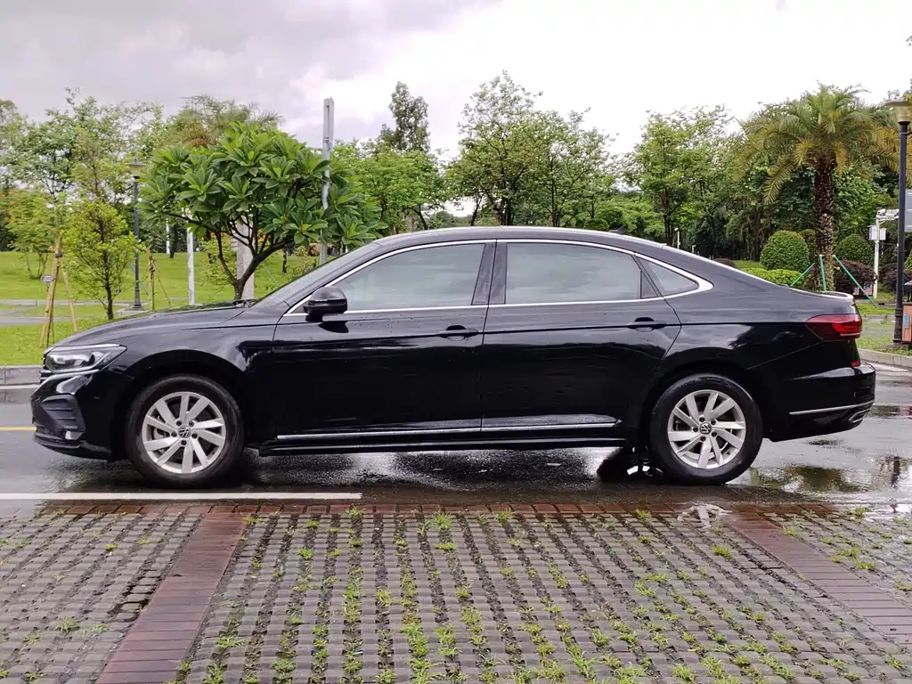 VOLKSWAGEN PASSAT 2022