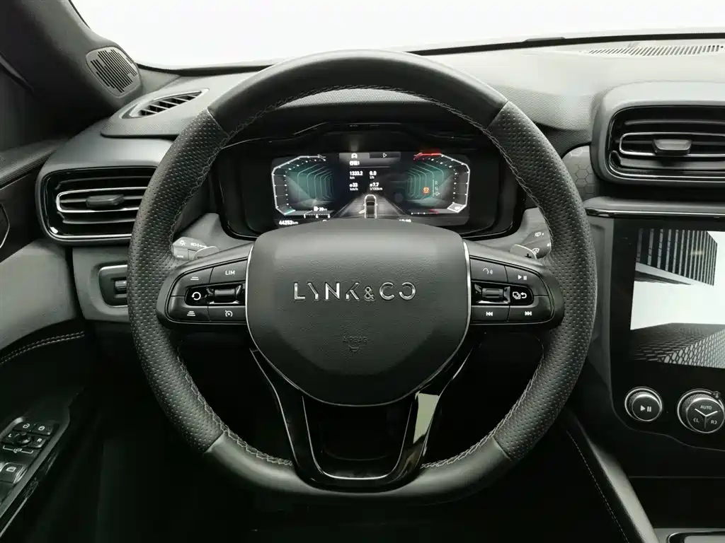 LYNK&CO 03 2021