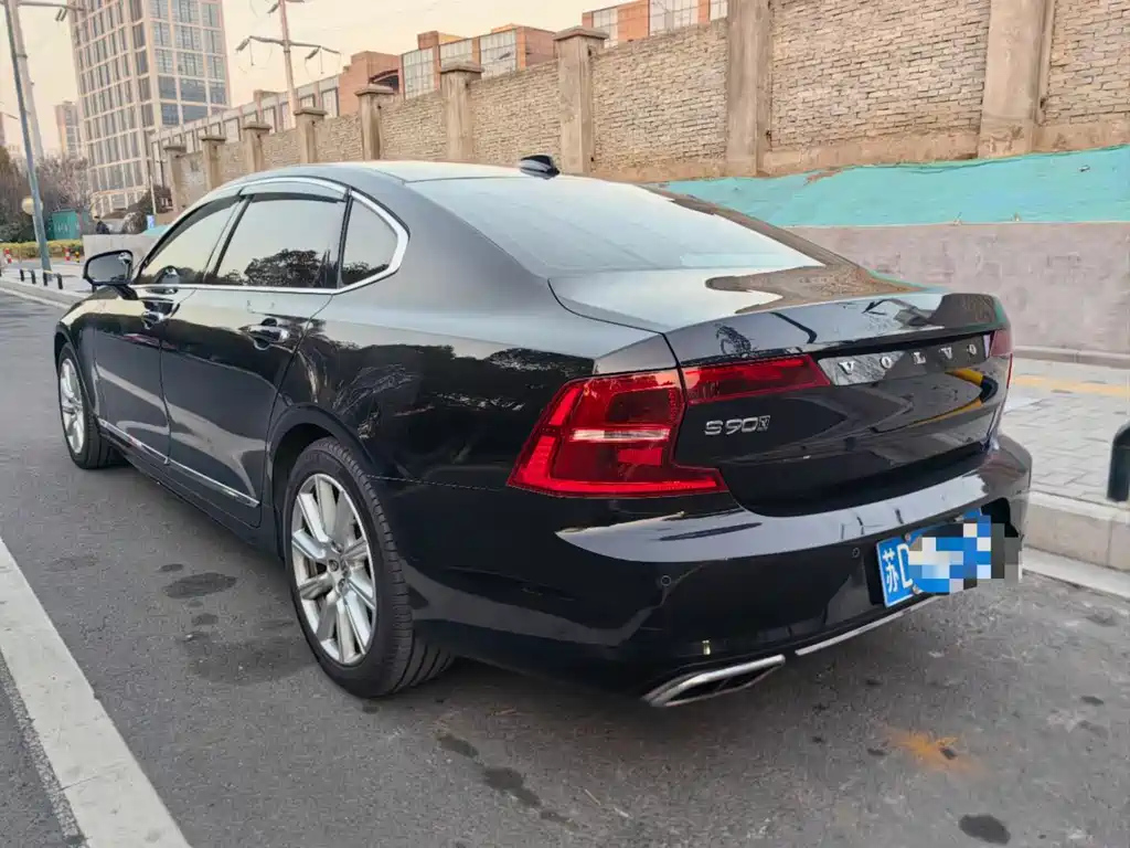 VOLVO S90 2019