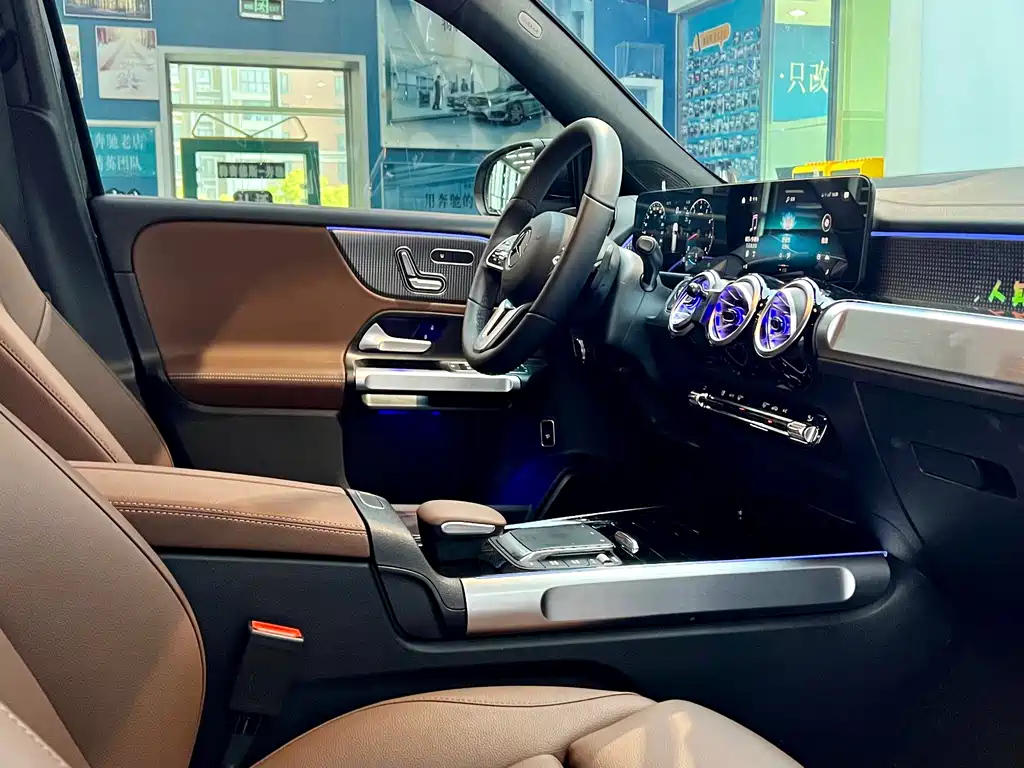 MERCEDES BENZ GLB 2023