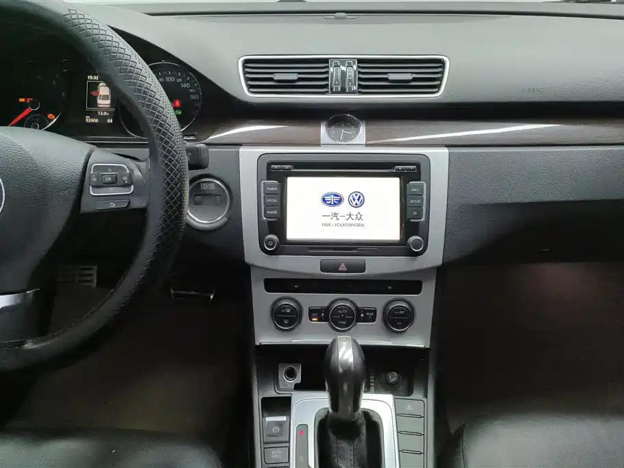 VOLKSWAGEN MAGOTAN 2015