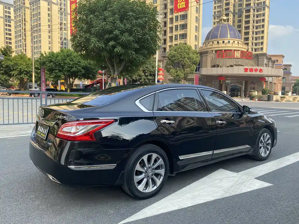 NISSAN TEANA 2015