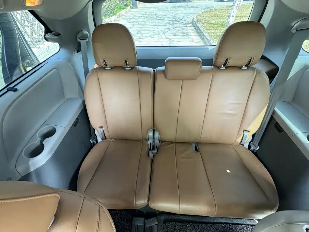 TOYOTA SIENNA 2017