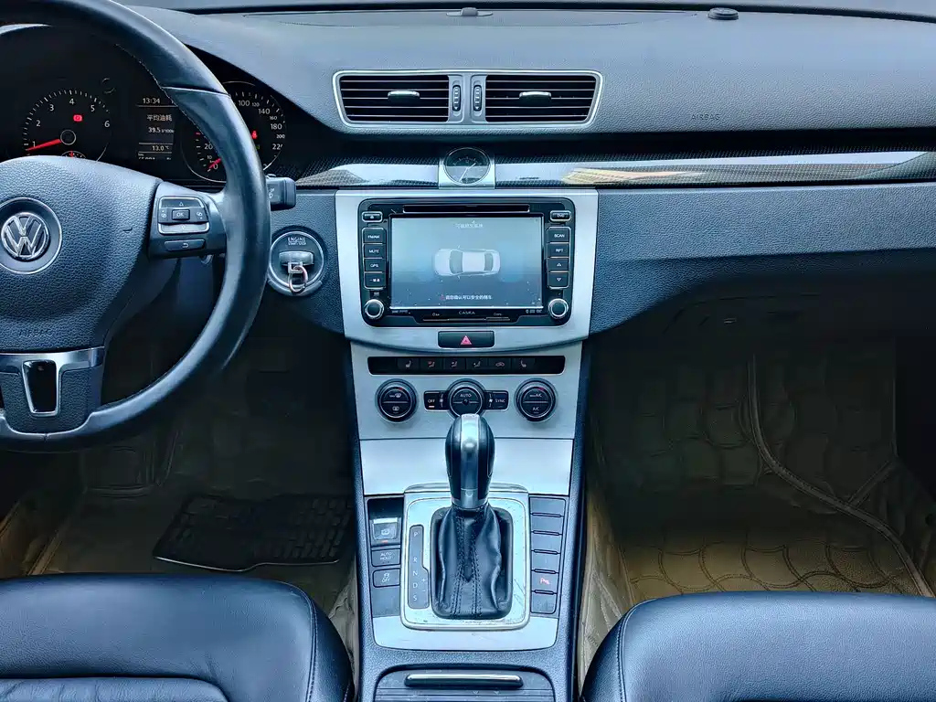 VOLKSWAGEN MAGOTAN 2014
