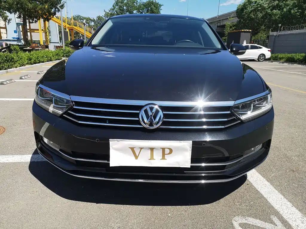 VOLKSWAGEN MAGOTAN 2020