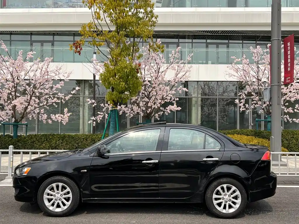 MITSUBISHI LANCER EX 2012