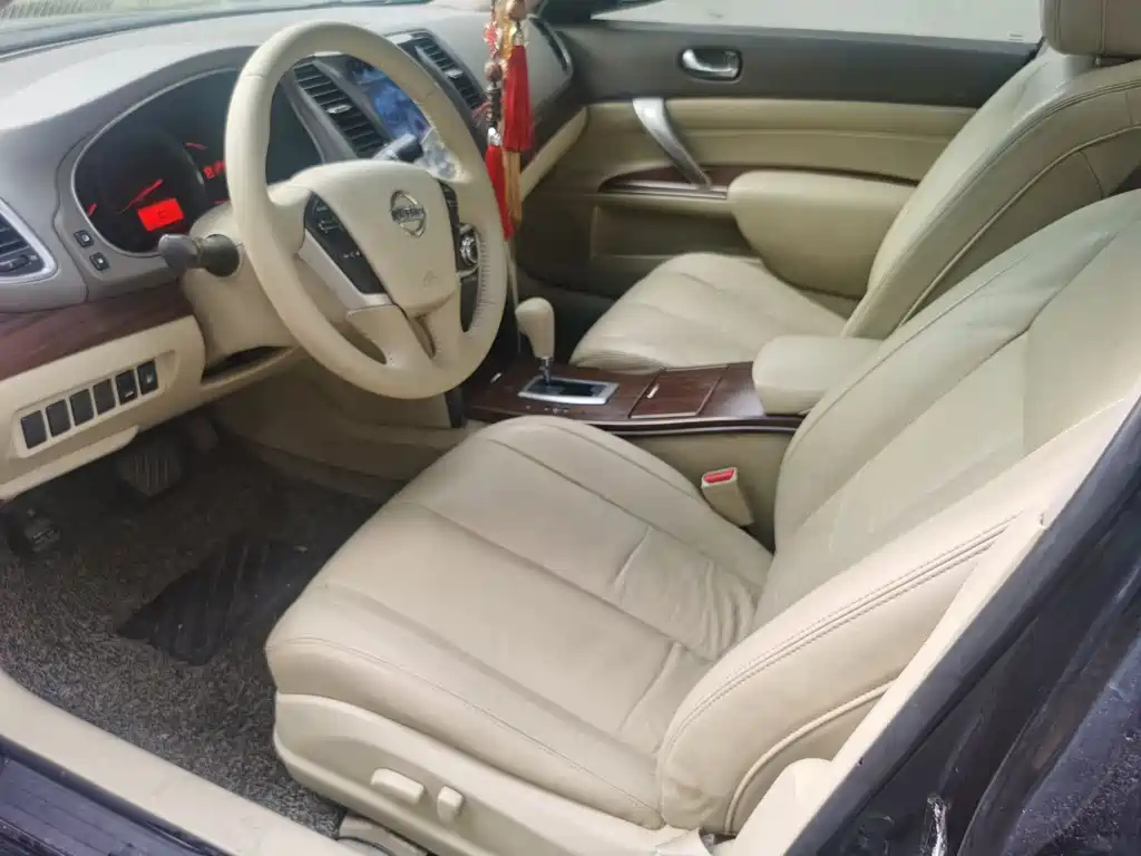 NISSAN TEANA 2010